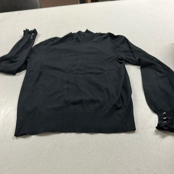 Beautiful sweater - Picture 1 of 4